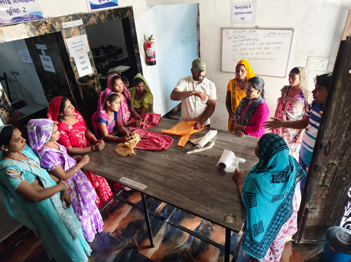 Youth and women in a Jan Sahas Social Development Society livelihood and skill development session